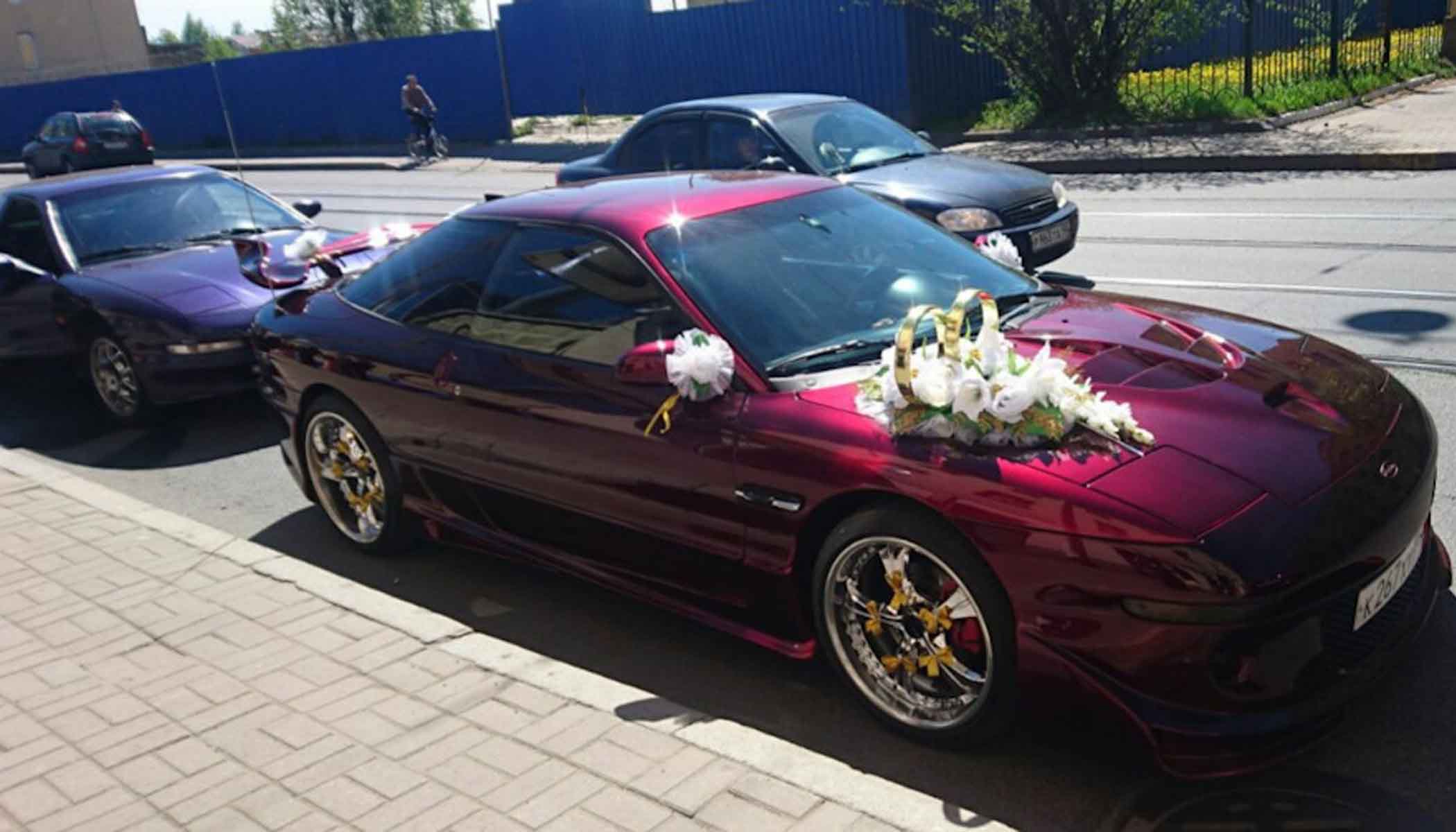 دیزاین ماشین عروس با گل طبیعی برای تابستان مناسب نیست