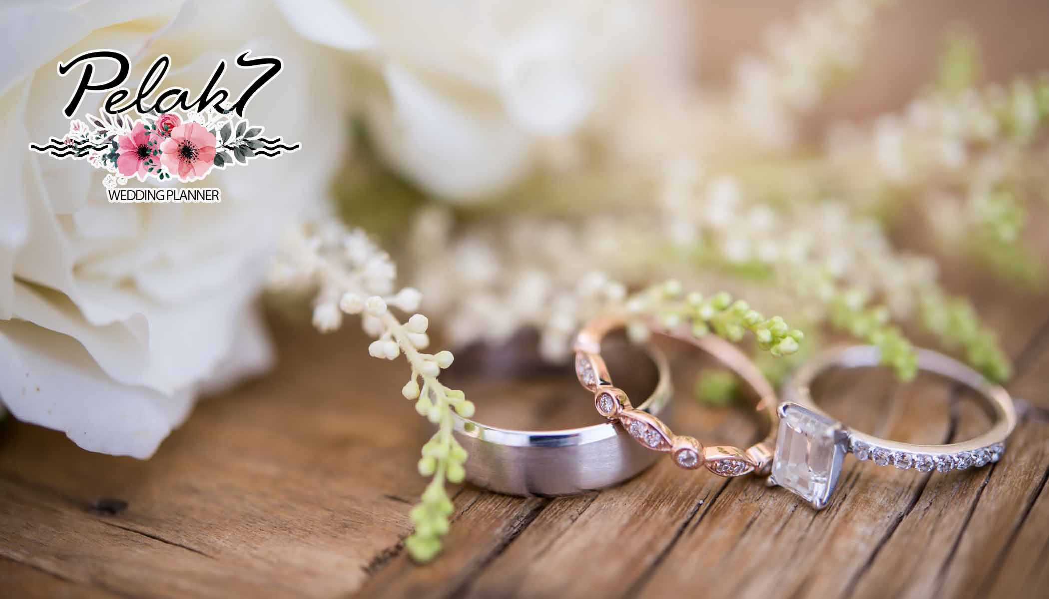 حلقه ی قول میتواند در دست دیگر یا پشت حلقه ازدواج باشد